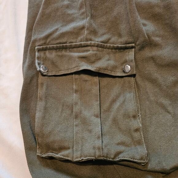 Prettylittlething Woman's Sz 6 Green Wide Leg Pull On Cargo Pants‎ - Picture 3 of 8